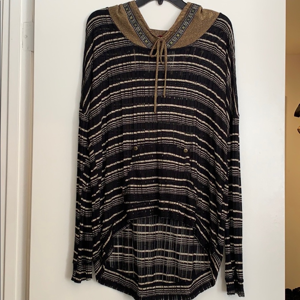 Long Sleeved Top with Gold Pattern & Hood